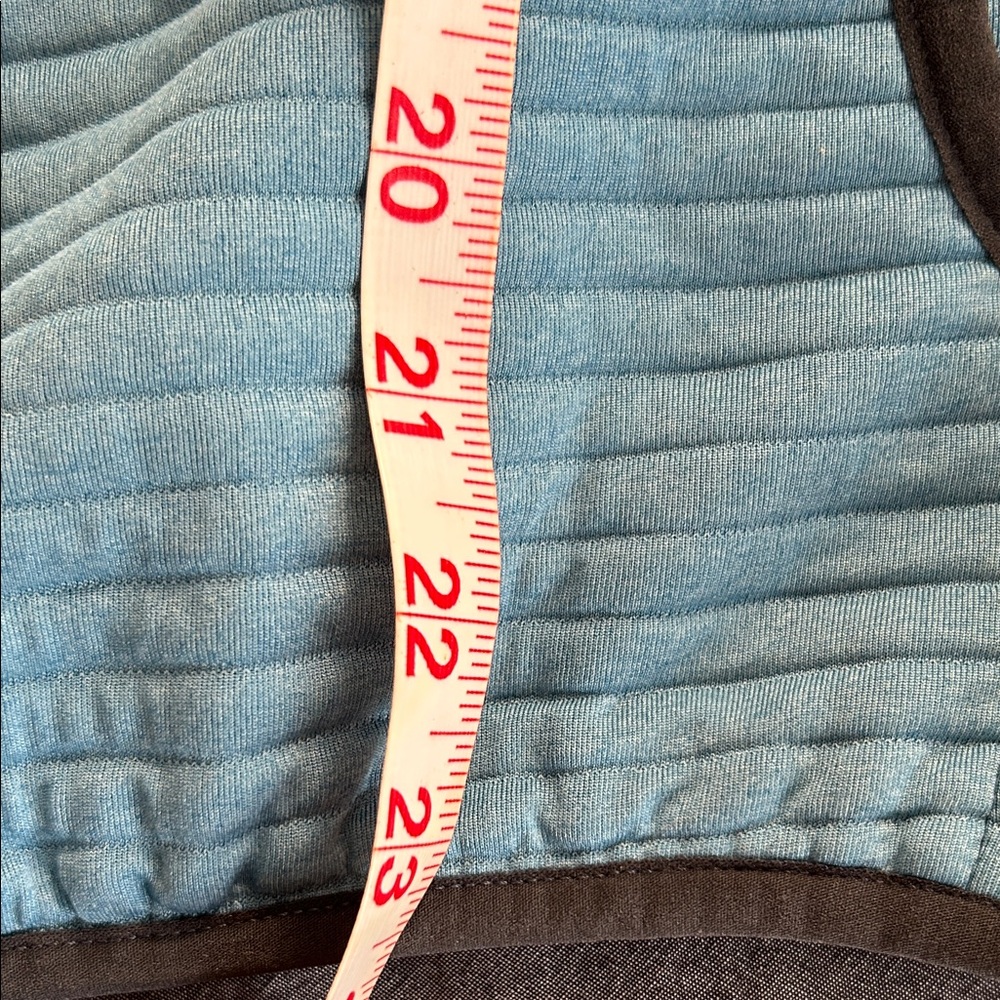 L.L. Bean Spring Pullover - Picture 7 of 7